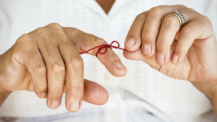 10 dấu hiệu cảnh báo sớm bệnh Alzheimer