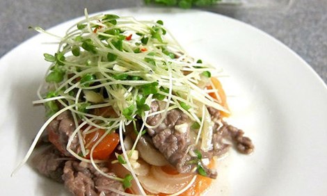 Salad rau mầm trộn thịt bò đậm đà, hấp dẫn