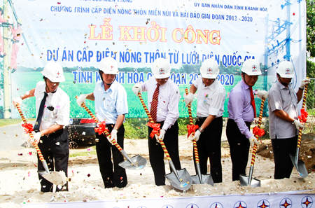 Khởi công dự án cấp điện nông thôn từ lưới điện quốc gia