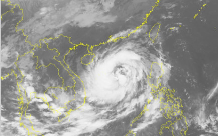 Khắc phục mưa lũ tại miền Trung và ứng phó khẩn cấp bão số 7