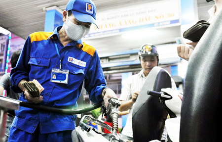 Xăng, dầu chịu áp lực tăng giá