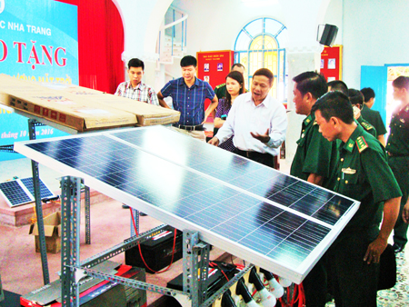 Trao tặng hệ thống điện năng lượng mặt trời cho Bộ đội Biên phòng tỉnh