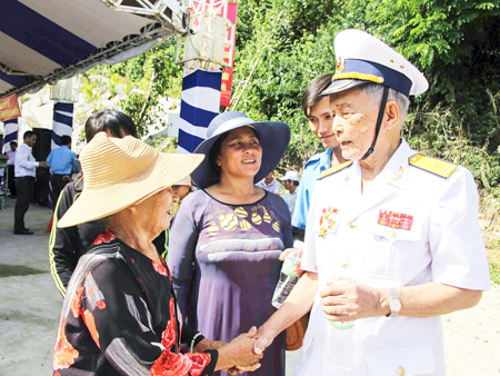 Ông Lê Đình Kiến - Nguyên Chỉ huy Bến K67 (Hòn Hèo - Ninh Vân) gặp lại những người một thời che chở