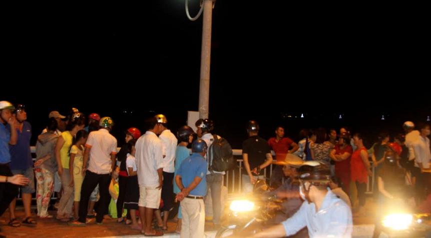 Cứu con nhảy cầu, cả hai mất tích