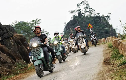 Vespa Sprint Adventure - xe ga đi phượt