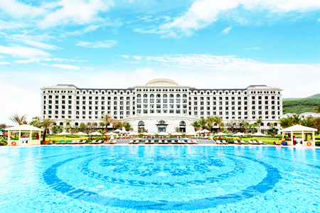 Khu biệt thự và khách sạn Vinpearl Golfland Resort và Villas - một trong những dự án của Công ty TNHH Vinpearl Nha Trang có số tiền nộp thuế cao trong năm nay. Ảnh: BKH