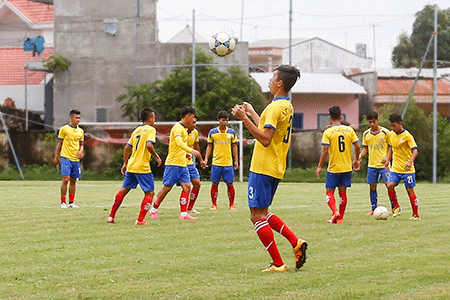 Các cầu thủ U.21 Sanna KH đã giành vé vào bán kết