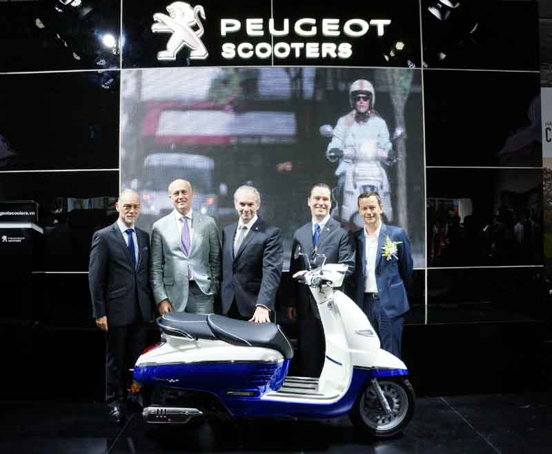 Đại diện Peugeot Motocycles và OneAsia