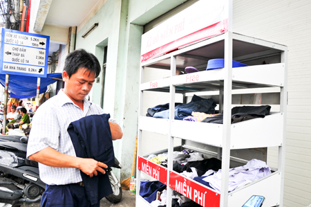 Kệ đồ miễn phí cho người nghèo