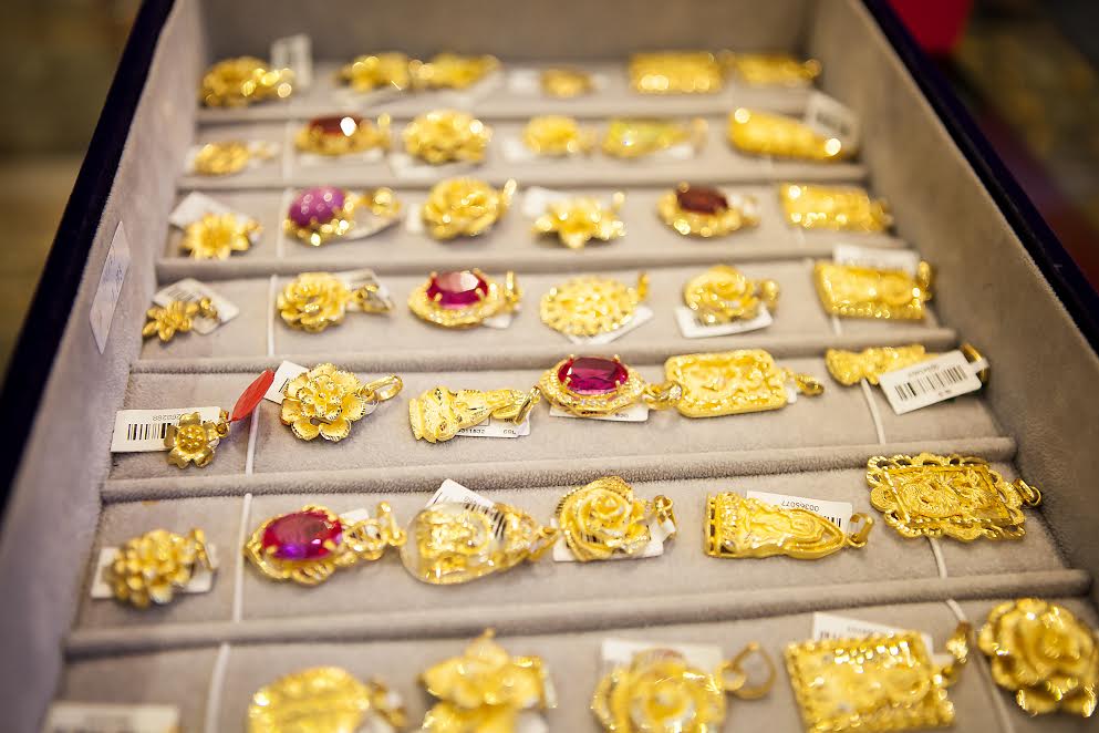 Giá vàng và tỷ giá trung tâm trái chiều