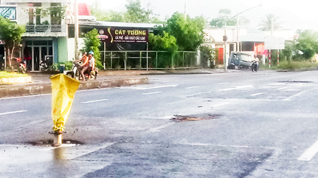 Ổ "gà" xuất hiện trên Quốc lộ 1