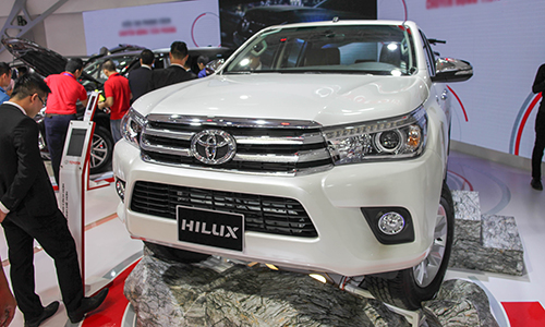 Toyota Hilux 2016 giá từ 697 triệu đồng. Ảnh: Lương Dũng.