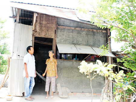 Bà Giang Thị Sanh sống trong căn nhà lụp xụp