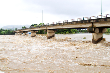 Nước trên sông Cái  đang trên mức báo động 2