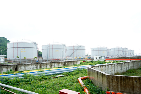 Thu thuế xăng dầu tăng mạnh