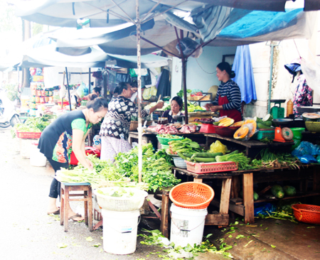 Giá rau xanh tăng cao sau mưa lũ