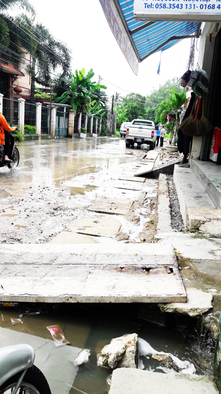 Cần sửa chữa lại đoạn mương thoát nước hư hỏng