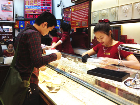 Giá vàng giảm hơn nửa triệu đồng mỗi lượng