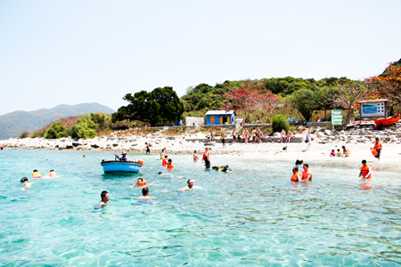 Cần giảm tải cho khu bảo tồn biển Hòn Mun