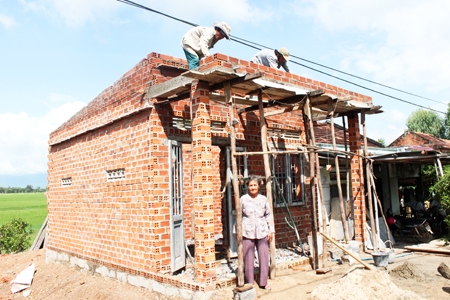 Xây nhà cho người cao tuổi nghèo