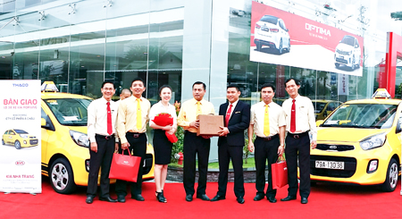 Bàn giao 30 xe ô tô cho Công ty Cổ phần Á Châu