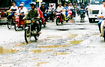 Mặt đường bong tróc