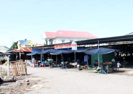 Sắp xếp lại chợ Diên Thạnh: Tiểu thương còn băn khoăn