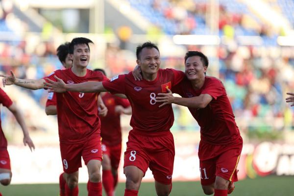 Việt Nam đánh bại Malaysia, độc chiếm ngôi đầu