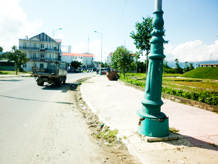 Trụ đèn nguy hiểm