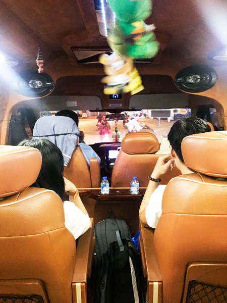 Tiện nghi của xe khá sang trọng