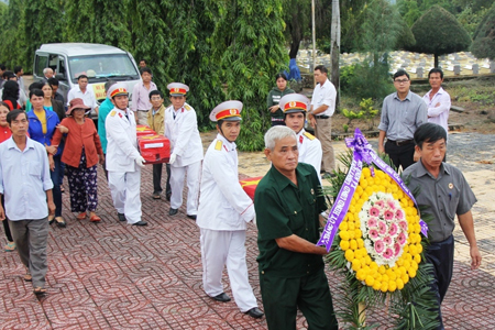 Đưa 5 hài cốt quân tình nguyện về nghĩa trang quê nhà