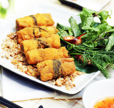 Cá cuộn rong biển chiên giòn