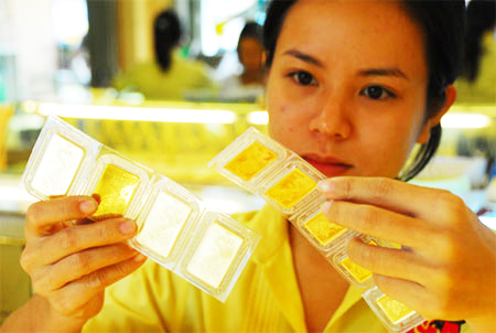 Vàng SJC "dậm chân" quanh mốc 35,80 triệu đồng mỗi lượng