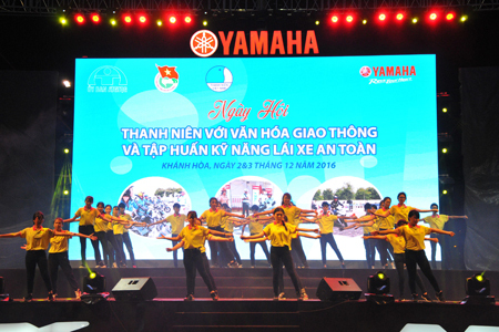 Các trường tham gia nhảy flashmob với nội dung tuyên truyền về an toàn giao thông