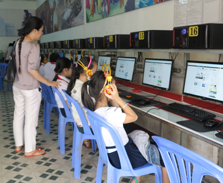 Tổ chức thi cấp trường Olympic tiếng Anh trên Internet