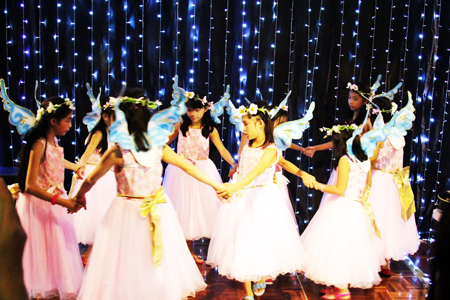 Tổ chức lễ thắp sáng cây thông Noel