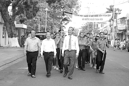 Cần đẩy mạnh quy định cấm hút thuốc nơi công cộng