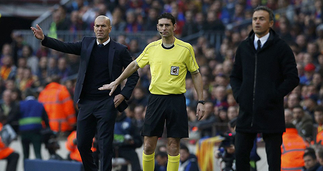 Zidane giỏi, nhưng Barcelona đã tự thua