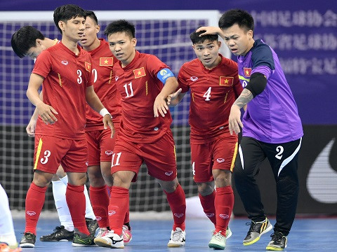 Futsal Việt Nam hòa 2-2 trước đội chủ nhà Trung Quốc, qua đó giành HCB chung cuộc.