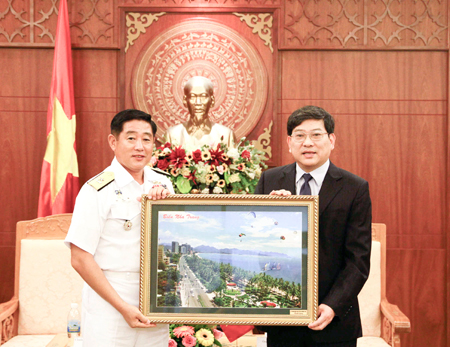 Lãnh đạo tỉnh tiếp đoàn công tác hai tàu Hải quân Hàn Quốc