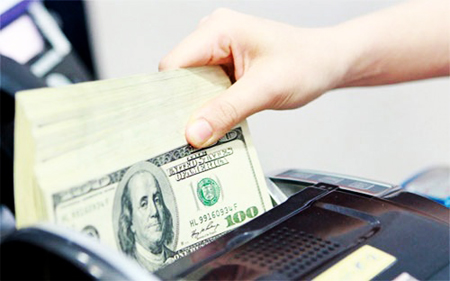 Ngân hàng giảm mạnh giá USD xuống dưới 22.700 VND