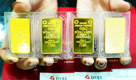 Vàng nội - ngoại vẫn chênh 4 triệu đồng