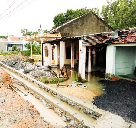 Thôn Cổ Mã: Mương thoát nước cao, gây ngập úng