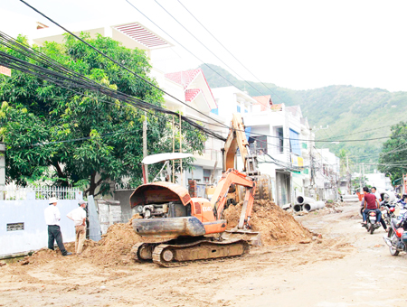 Đường Dương Hiến Quyền đang được thi công