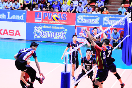 Chủ nhà đụng đối thủ khó