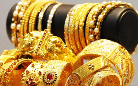 Giá vàng đầu tuần tiếp đà lao dốc