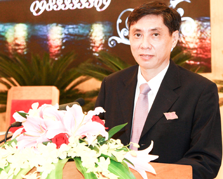 Thực hiện tái cơ cấu kinh tế gắn với chuyển đổi mô hình tăng trưởng