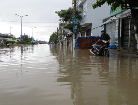 Tổng lượng mưa 24 giờ tới ở Khánh Hòa phổ biến 50-100mm