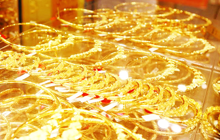 Giá vàng tăng vọt 400.000 đồng/lượng, chênh lệch nới rộng