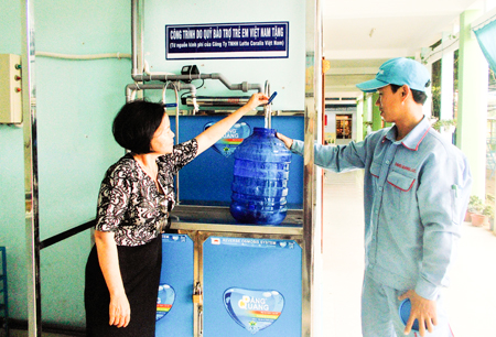 Vận hành hệ thống lọc nước sạch tại điểm chính  Trường Mầm non Vạn Hưng